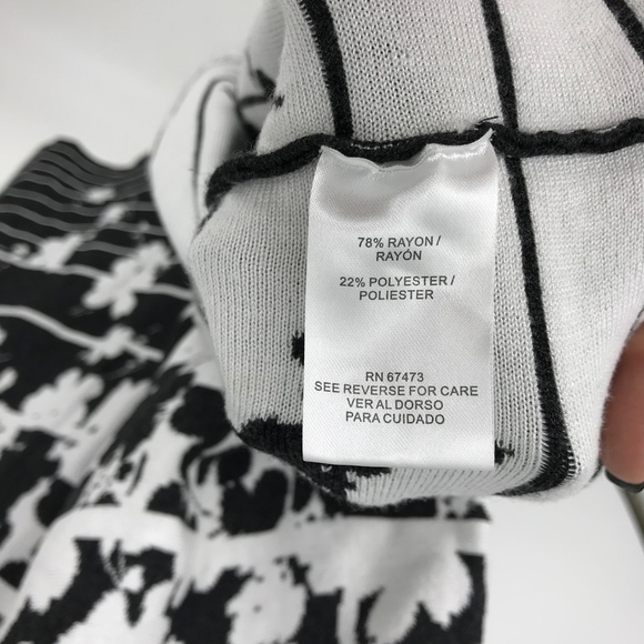 Dark Grey and White Knit Floral Dress - Picture 4 of 5